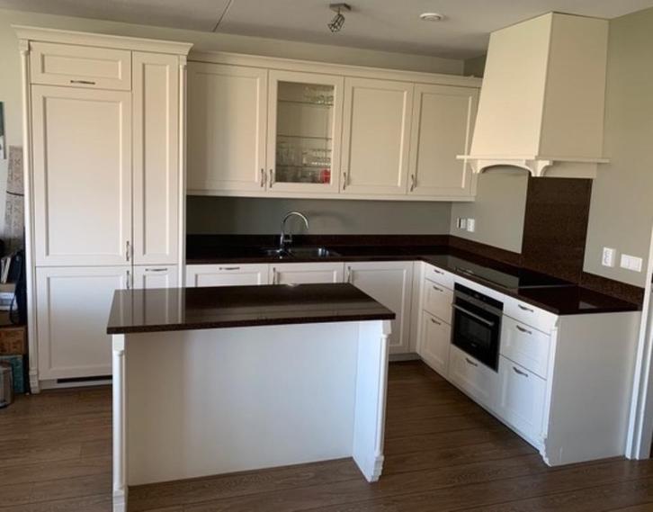 Complete keuken, met oa apothekerskast en keukeneiland., Huis en Inrichting, Keuken | Complete keukens, Gebruikt, Hoekkeuken, Wit