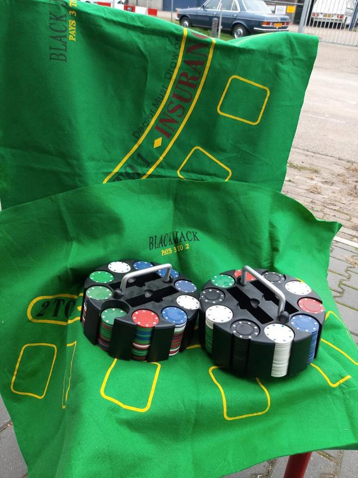 Blackjack Set met Fiches en Kleed, Hobby en Vrije tijd, Gezelschapsspellen | Bordspellen, Gebruikt, Een of twee spelers, Drie of vier spelers