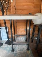 Stoere stevige steigerbuis bartafel met steigerhout blad plu, Huis en Inrichting, Ophalen, Zo goed als nieuw, Inclusief barstoelen