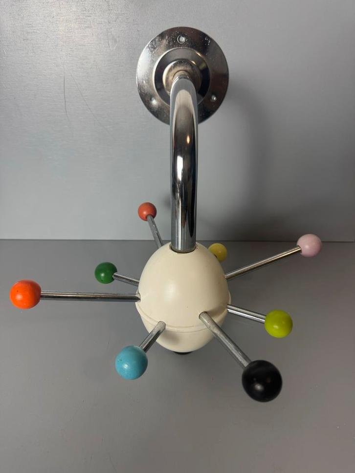 Kleurrijke Spoetnik Kapstok - Vintage '90s Design, Huis en Inrichting, Woonaccessoires | Kapstokken, Gebruikt, Wandkapstok, Minder dan 100 cm