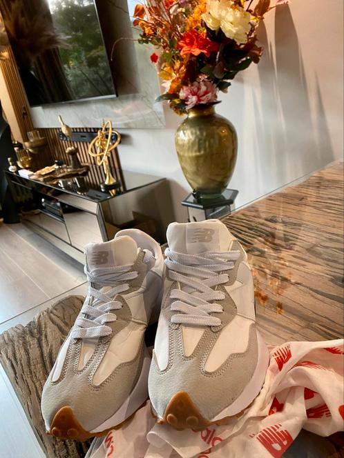 Nieuwe witte Moderne New Balance maat 42 zie foto’s, Kleding | Heren, Schoenen, Zo goed als nieuw, Wit, Ophalen of Verzenden