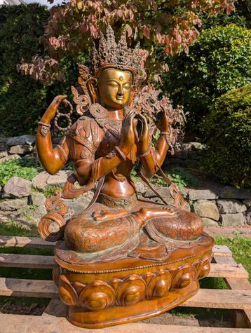 Monumentale Lokeshvara (Avalokiteshvara) beschikbaar voor biedingen