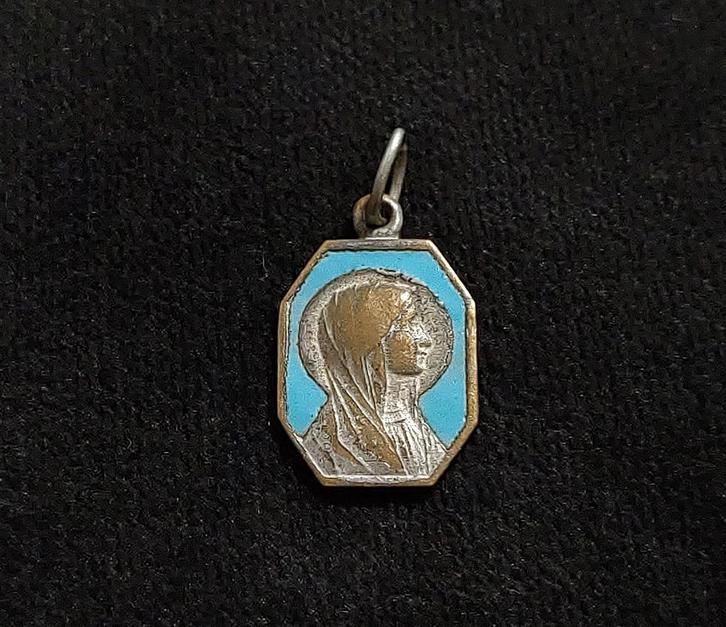 Art Deco medaille Maagd Maria emaille lichtblauw en Lourdes, Sieraden, Tassen en Uiterlijk, Antieke sieraden, Hanger, Zilver, Verzenden