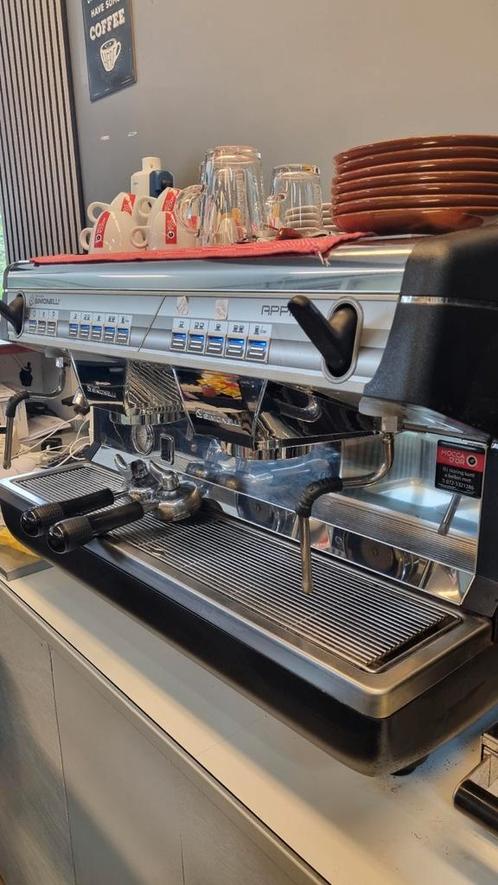 Simonelli nueva Appia 2 groeps en 2 koffiemalers goedwerkend, Zakelijke goederen, Horeca | Keukenapparatuur, Koffie en Espresso