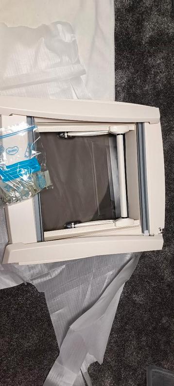 Dakluik met verduistering/insecterol 40x40 beschikbaar voor biedingen