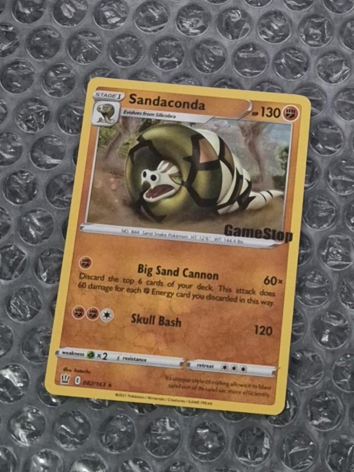 Sandaconda 082/163 Battle Styles GameStop Stamped Promo, Hobby en Vrije tijd, Verzamelkaartspellen | Pokémon, Zo goed als nieuw