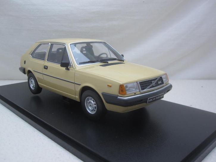 Volvo 343 GLS 1982 geel-beige 1:18 T9, Hobby en Vrije tijd, Modelauto's | 1:18, Nieuw, Auto, Overige merken, Ophalen of Verzenden