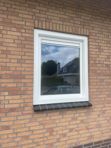 8x kunstof Rehau kozijnen verschillende afmetingen RAL 9010 beschikbaar voor biedingen