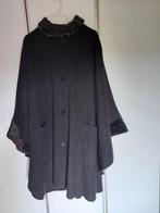 Mooie Warme Grijze Wollen / Scheerwollen Poncho / Cape L, Kleding | Dames, Ophalen of Verzenden, Gedragen, Maat 42/44 (L), Grijs