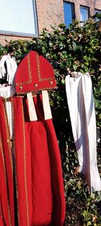 St Nicolaas costuum geheel compleet met staf koper kruis, Diversen, Sinterklaas, Ophalen of Verzenden