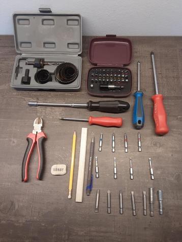 Gereedschap,Lampen,Regenpak,Courmetstel,Elektra,Bitjes NU 65 beschikbaar voor biedingen