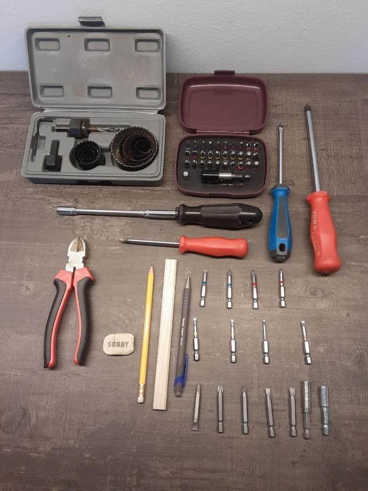 Gereedschap,Lampen,Regenpak,Rozeten, Courmetstel,Elektra., Diversen, Rommelmarktspullen, Zo goed als nieuw, Ophalen