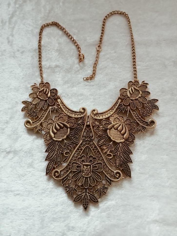 Mooi en Sierlijk Goudkleurig Metalen Collier, Sieraden, Tassen en Uiterlijk, Antieke sieraden, Ketting, Overige materialen, Verzenden