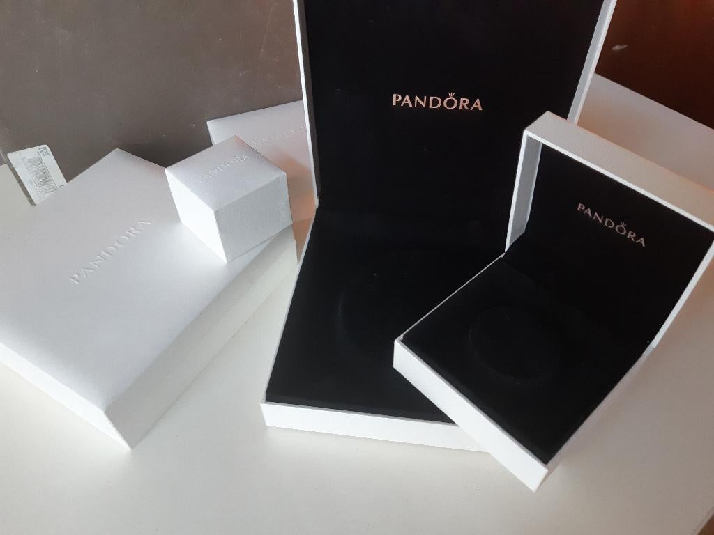 SALE Pandora doosjes, Sieraden, Tassen en Uiterlijk, Bedels, Ophalen of Verzenden, Zo goed als nieuw, Overige materialen, Pandora