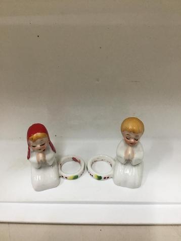 Vintage Biddend jongen en meisje beschikbaar voor biedingen