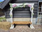 Twee trouwbogen incl. wit tule en prachtige bloemdecoraties, Hobby en Vrije tijd, Feestartikelen, Ophalen, Zo goed als nieuw, Versiering