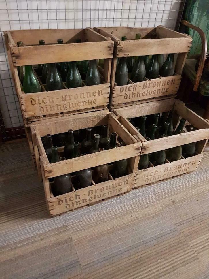 Oude houten krat, flessenkrat met 12 wijnflessen🍷, Antiek en Kunst, Curiosa en Brocante, Ophalen