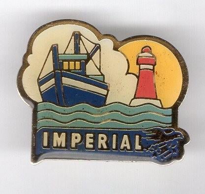 Imperial vissersboot en vuurtoren PIN ( BLAD2_218 ), Verzamelen, Speldjes, Pins en Buttons, Verzenden, Zo goed als nieuw, Transport