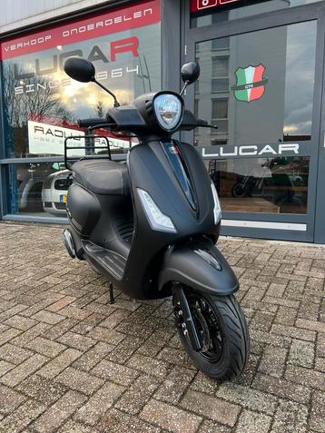 GTS Bravo Nieuw €300 Korting Carbon Black ! 2025 Nieuw Vespa beschikbaar voor biedingen