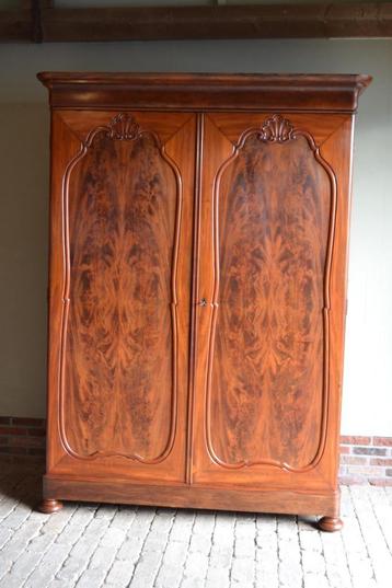 Prachtige grote antieke mahonie houten biedermeier kast. beschikbaar voor biedingen