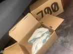 Adidas Yeezy 700 V3 Azael - Nieuw in doos!, Kleding | Heren, Schoenen, Ophalen of Verzenden, Nieuw, Wit, Sneakers of Gympen