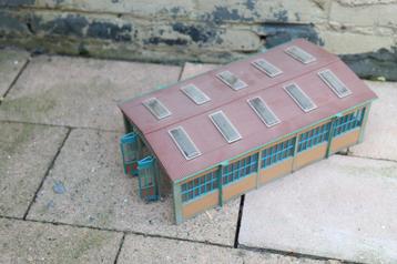 Locomotief loods met 3 sporen  beschikbaar voor biedingen