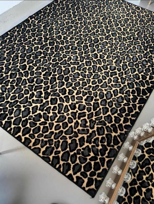 Leopard dierenprint vloerkleed 170 x 240 It’s A Wild, Huis en Inrichting, Stoffering | Tapijten en Kleden, Zo goed als nieuw, 150 tot 200 cm