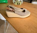 Tommy Hilfiger sleehakken – beige – maat 39, Kleding | Dames, Schoenen, Ophalen, Zo goed als nieuw, Beige, Sandalen of Muiltjes