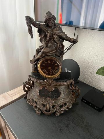 Te koop mooie antieke pendule compleet en werkend beschikbaar voor biedingen