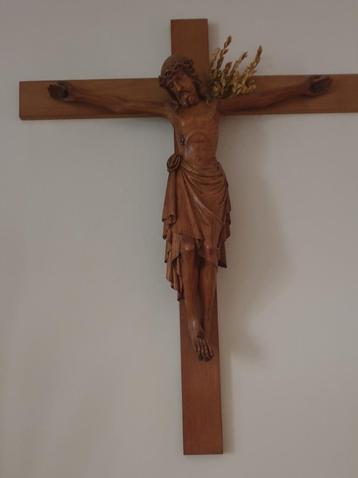 Mooi groot kruis. H 115 cm B 90 cm beschikbaar voor biedingen