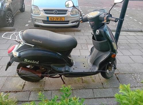 Scooter te koop blauw kenteken met helm, Fietsen en Brommers, Scooters | Piaggio, Gebruikt, Overige modellen, Ophalen of Verzenden