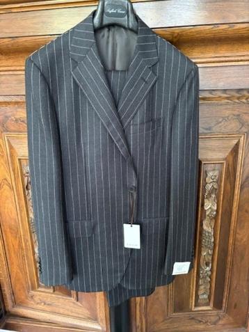 NIEUW - Kostuum CARUSO - Mt52/ R in S110 grey pinstripe beschikbaar voor biedingen