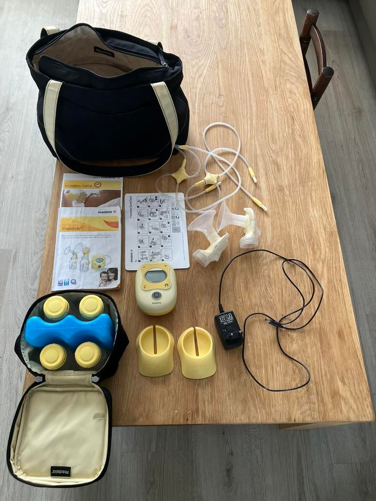 Medela freestyle met diverse accessoires, Kinderen en Baby's, Babyvoeding en Toebehoren, Ophalen of Verzenden, Gebruikt, Borstkolf