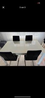 Witte eettafel + 4 zwarte stoelen, Huis en Inrichting, Complete inboedels, Ophalen