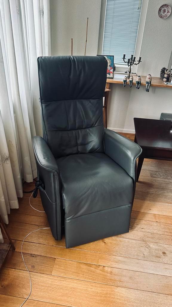 Elektrisch sta op stoel - Onbeschadigd, Huis en Inrichting, Fauteuils, Zo goed als nieuw, Leer, 50 tot 75 cm, 75 tot 100 cm, Ophalen