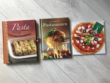 Italiaanse kookboeken pizza, pasta sauzen, pasta beschikbaar voor biedingen