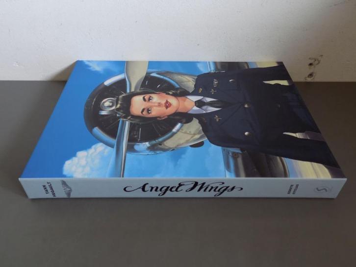 Angel Wings ~ Complete serie hardcovers 1 tm 3 + Box, prent, Boeken, Stripboeken, Zo goed als nieuw, Complete serie of reeks, Ophalen of Verzenden