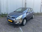 Hyundai i20 1.2 3-DRS 2010 Grijs, Auto's, Hyundai, Voorwielaandrijving, 450 kg, 4 cilinders, Handgeschakeld