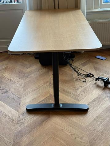 IKEA BEKANT 160x80 bureau verstelbaar licht hout + kabelnet - afbeelding 3