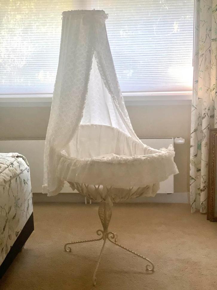Prachtige vintage wieg met nieuwe matras, Kinderen en Baby's, Babywiegjes en Ledikanten, Zo goed als nieuw, Wieg, Ophalen of Verzenden