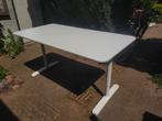 Verstelbaar ergonomisch bureau wit (Ikea: Bekant), Huis en Inrichting, Bureaus, Ophalen, In hoogte verstelbaar, Gebruikt