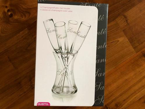 4 Champagne flutes met houder van Gusto, met tekst Santé, Huis en Inrichting, Keuken | Servies, Nieuw, Glas of Glazen, Ophalen of Verzenden
