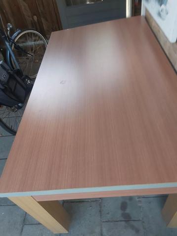 Gratis Tafel Afhalen! beschikbaar voor biedingen