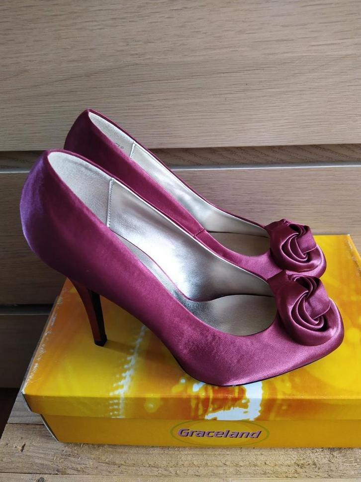 Nieuwe pumps. Hakken. Bordeaux rood.
Graceland. Maat 40., Kleding | Dames, Schoenen, Zo goed als nieuw, Rood, Ophalen of Verzenden