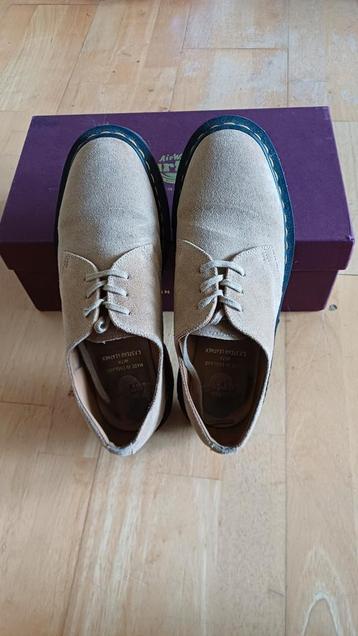 Dr. Martens beige suède maat 40 beschikbaar voor biedingen