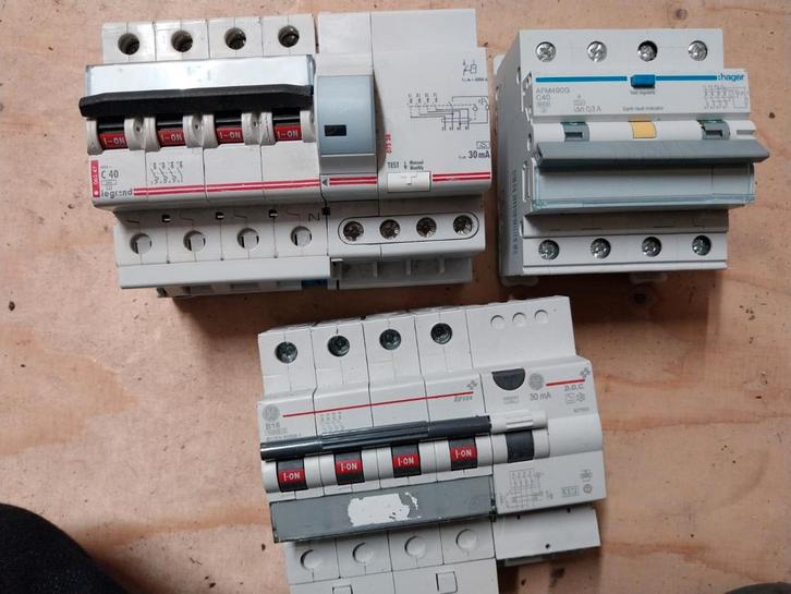 Automaten aardlekschakelaars, Hobby en Vrije tijd, Elektronica-componenten, Zo goed als nieuw, Ophalen of Verzenden