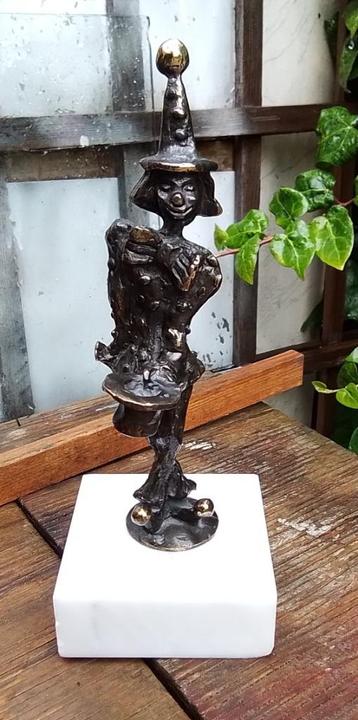 Corry Ammerlaan van Niekerk verbronzed beeld.  beschikbaar voor biedingen