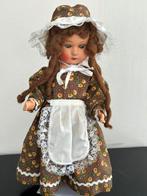 Dolly Oude  pop papier - mache 34 cm gemerkt, Verzamelen, Poppen, Ophalen of Verzenden, Gebruikt, Pop