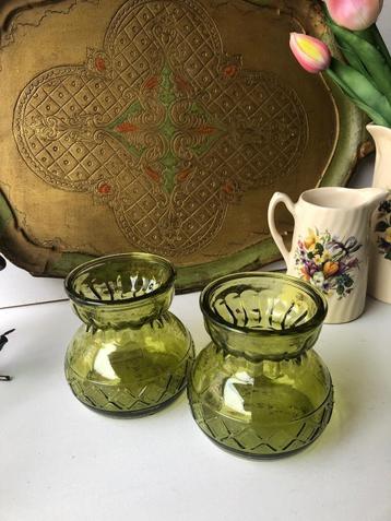 2  groene glazen bollenvaasjes Sparling Hyacint -Vintage  beschikbaar voor biedingen