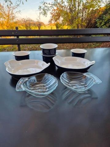 Pyrex blauw en schelpschaaltjes beschikbaar voor biedingen